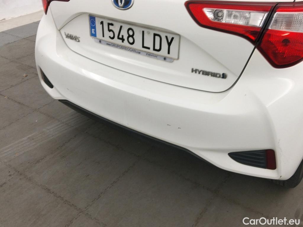  Toyota  Yaris TOYOTA  / 2017 / 5P / berlina con portón 1.5 100H Active #11