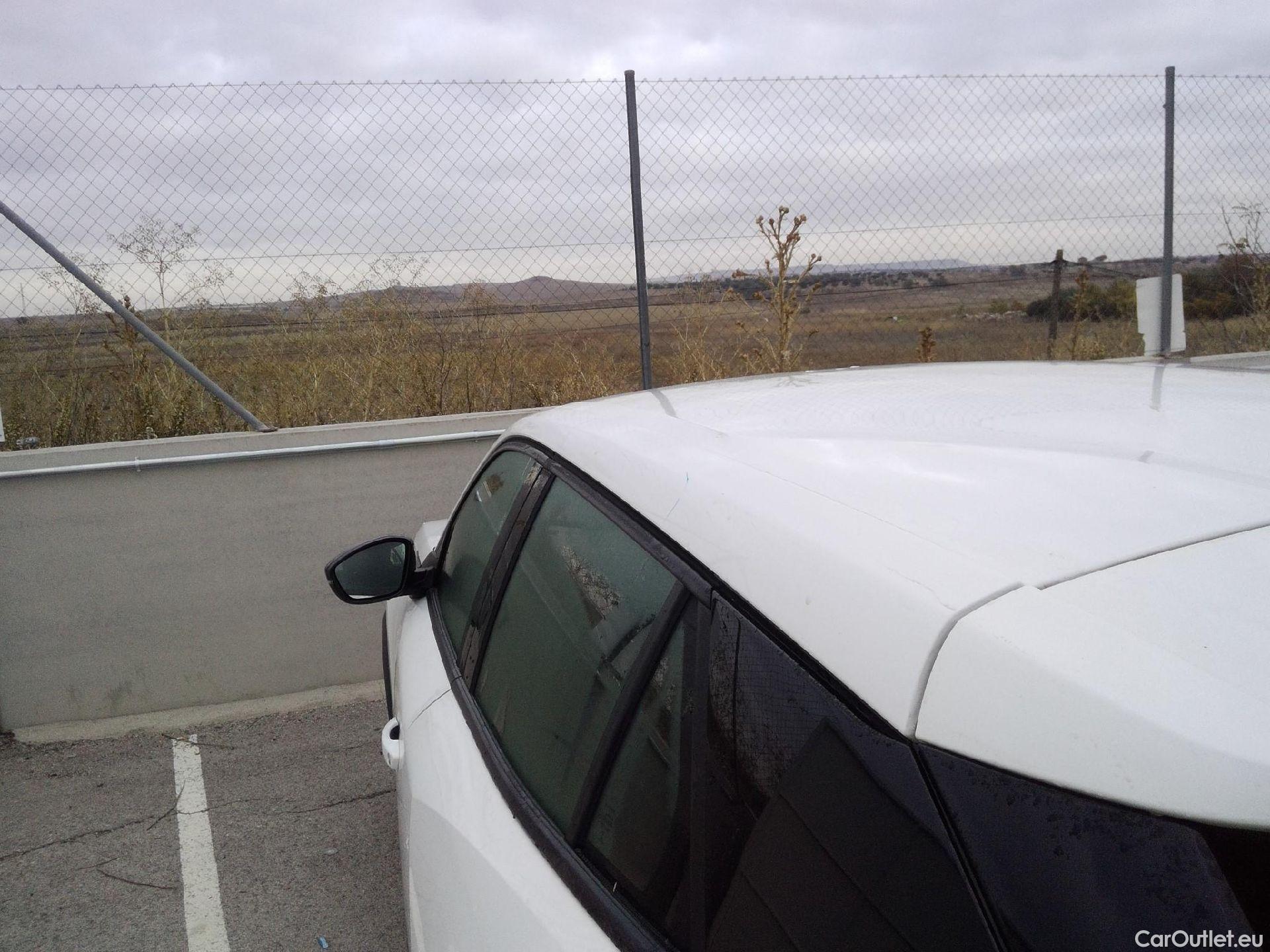  Peugeot  2008 PEUGEOT  / 2019 / 5P / todoterreno Active BlueHDI 81kW (110CV) #16