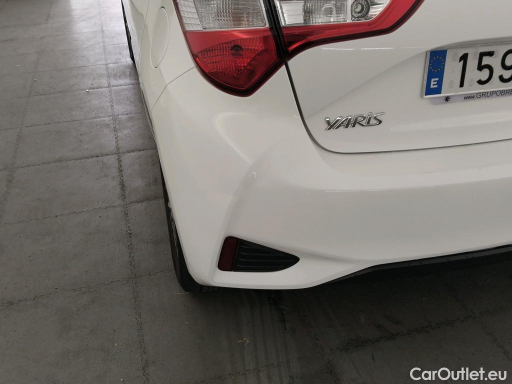  Toyota  Yaris TOYOTA  / 2017 / 5P / berlina con portón 1.5 100H Active #13
