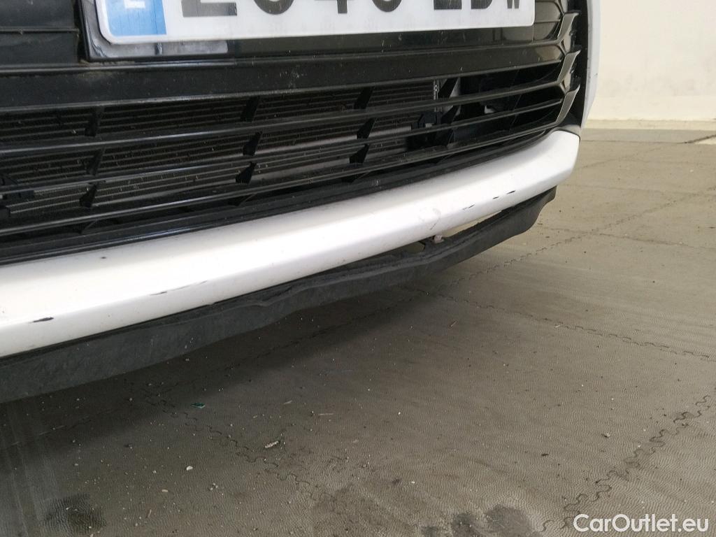  Toyota  Yaris TOYOTA  / 2017 / 5P / berlina con portón 1.5 100H Active #15