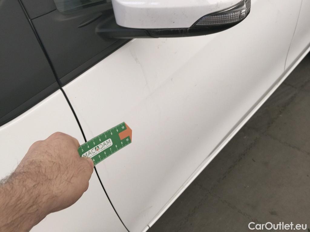  Toyota  Yaris TOYOTA  / 2017 / 5P / berlina con portón 1.5 100H Active #7