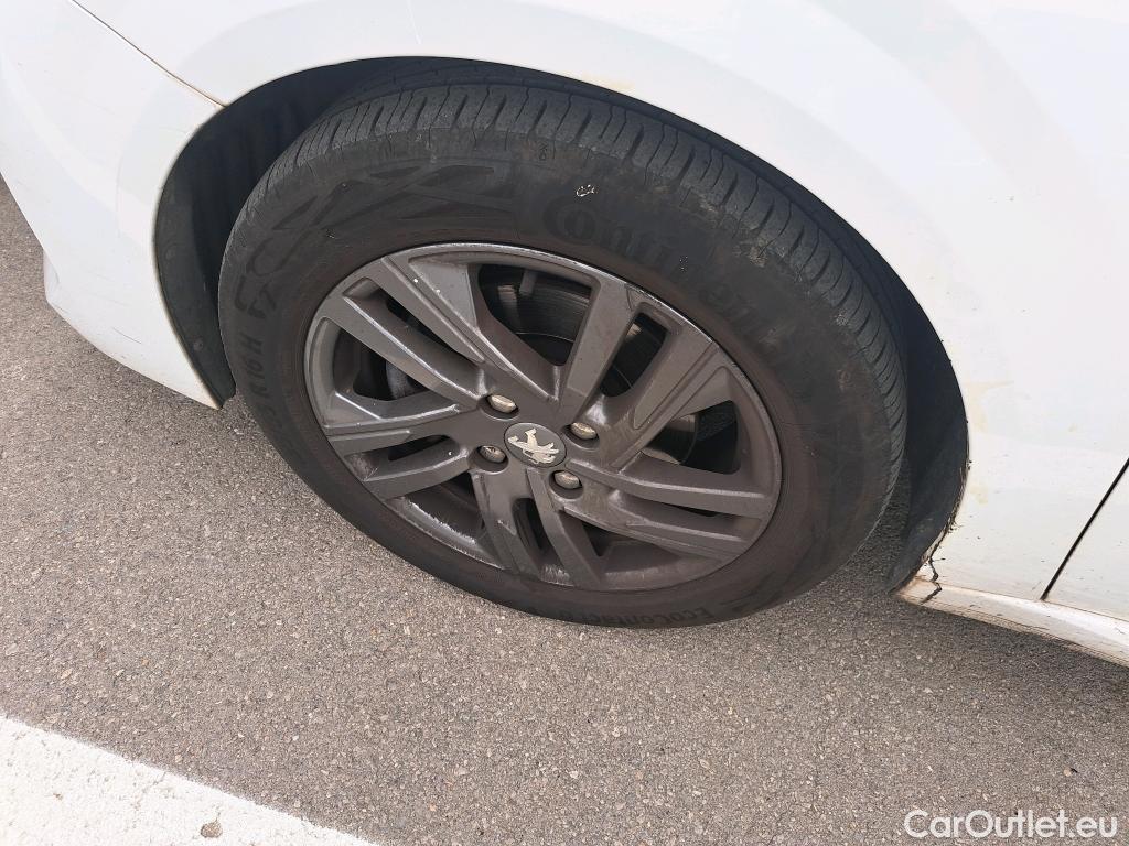  Peugeot  208 PEUGEOT  / 2019 / 5P / berlina con portón PureTech 73kW (100CV) Active Pack #44