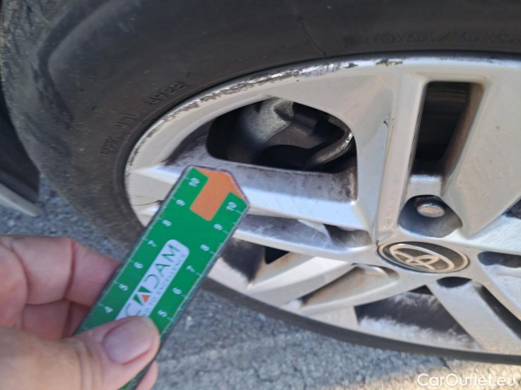  Toyota  Corolla TOYOTA  / 2019 / 5P / familiar 1.8 125H ACTIVE TECH E-CVT TOU SPORT #15