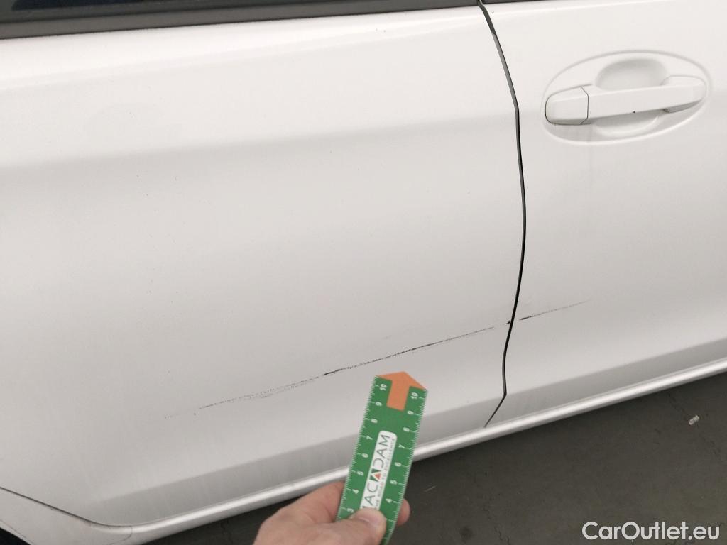  Toyota  Yaris TOYOTA  / 2017 / 5P / berlina con portón 1.5 100H Active #8