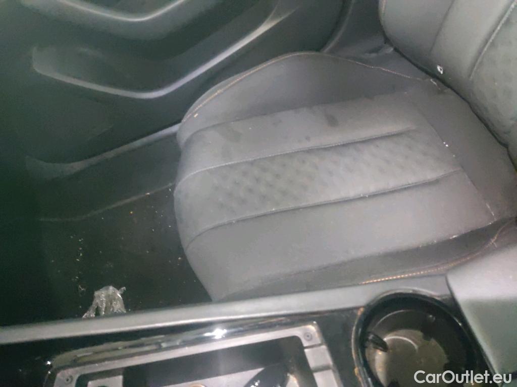  Peugeot  508 PEUGEOT  / 2018 / 5P / berlina con portón 5P Business Line BlueHDi 130 EAT8 (AC) #2