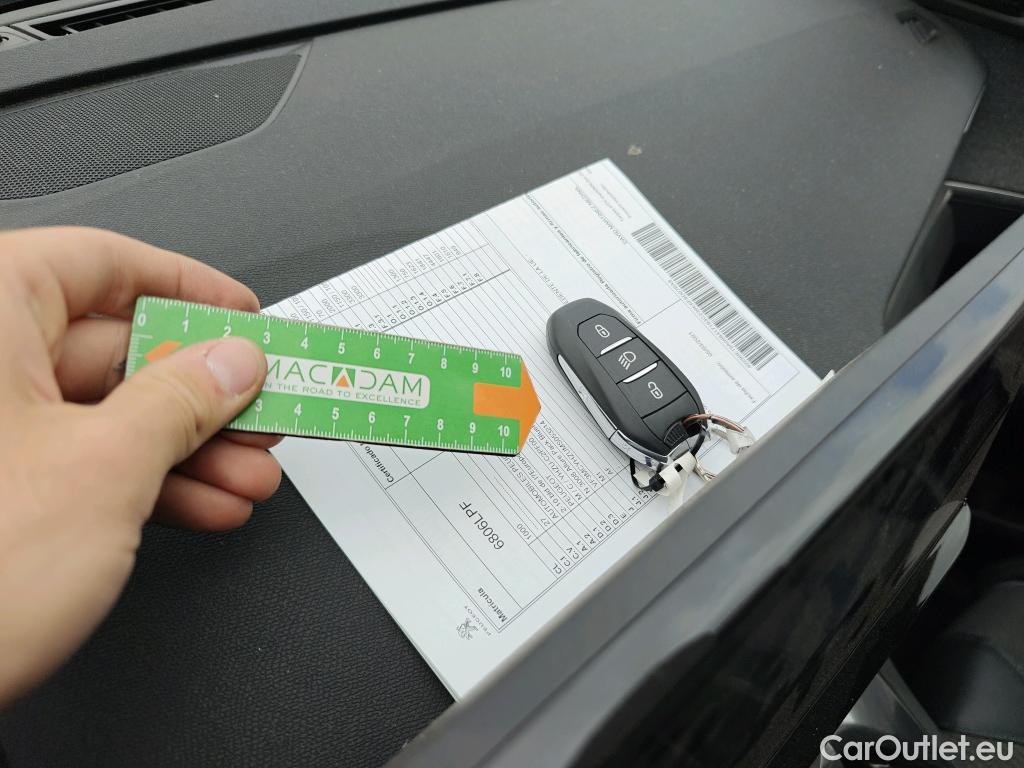  Peugeot  3008 PEUGEOT  / 2020 / 5P / todoterreno 1.5 BlueHDi 96kW S&S Allure Pack EAT8 #3