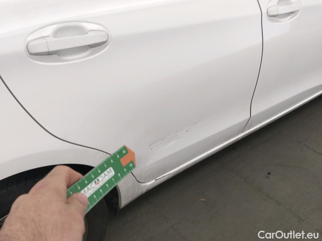  Toyota  Yaris TOYOTA  / 2017 / 5P / berlina con portón 1.5 100H Active #6