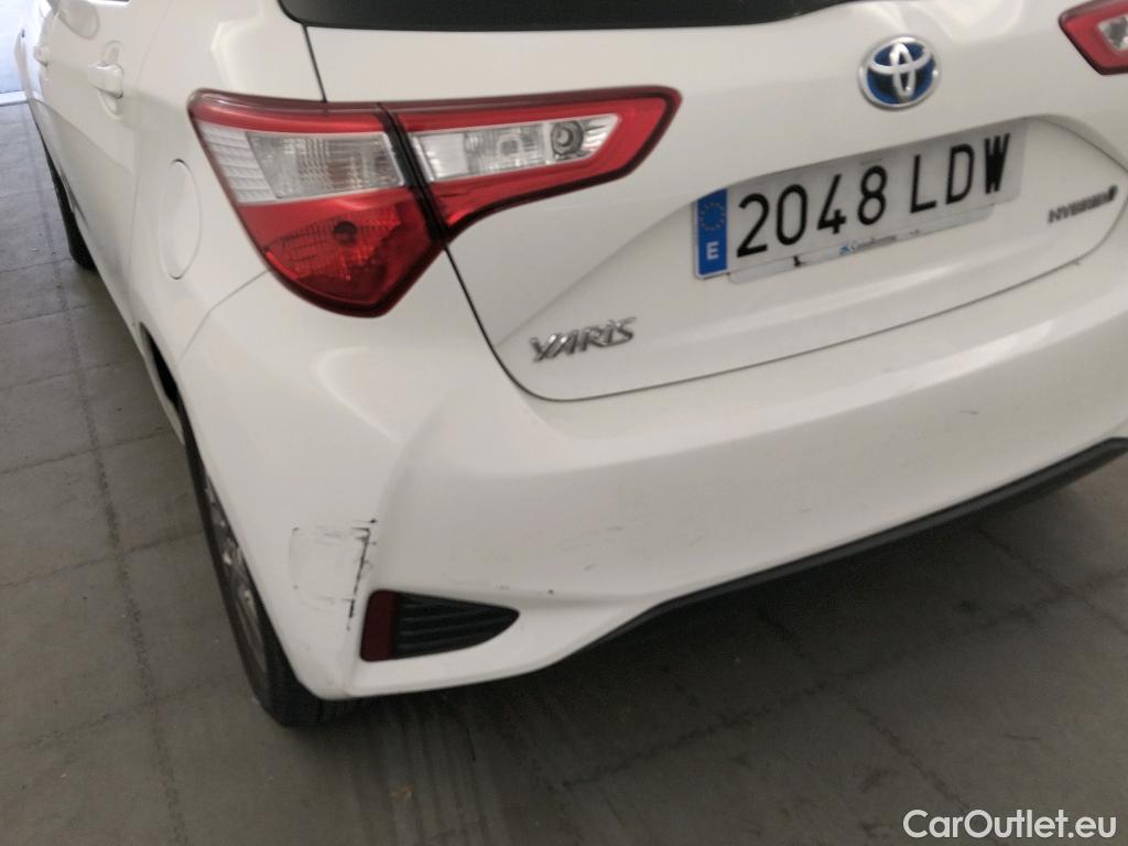  Toyota  Yaris TOYOTA  / 2017 / 5P / berlina con portón 1.5 100H Active #11