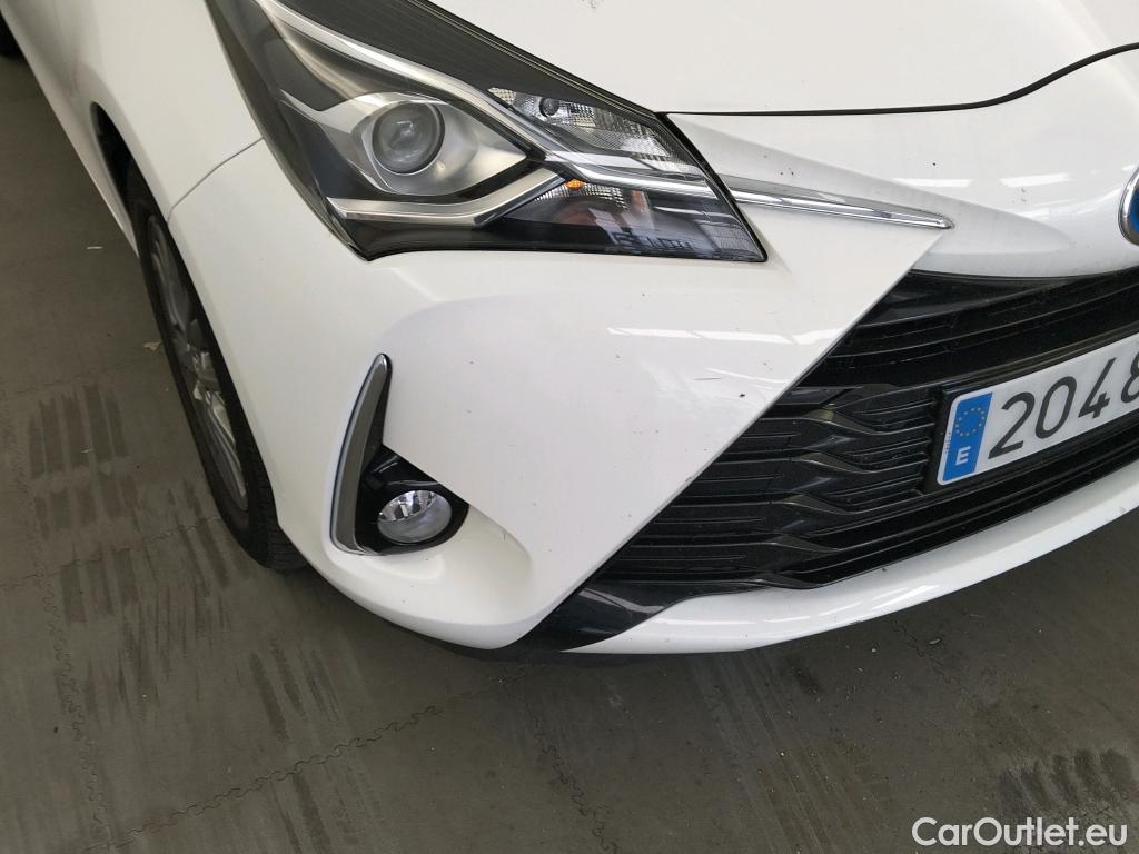  Toyota  Yaris TOYOTA  / 2017 / 5P / berlina con portón 1.5 100H Active #19