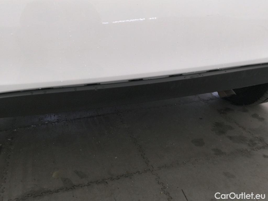  Toyota  Yaris TOYOTA  / 2017 / 5P / berlina con portón 1.5 100H Active #9