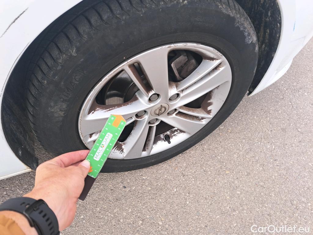  Opel  Insignia OPEL  5p 2G berlina con portón GS 1.6 CDTi 100kW Turbo D Selective #29