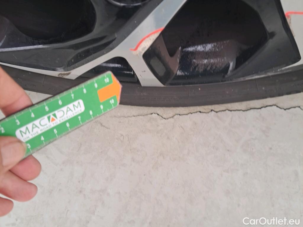  Toyota  C-HR TOYOTA  / 2019 / 5P / todoterreno 2.0 180H Advance Luxury #4