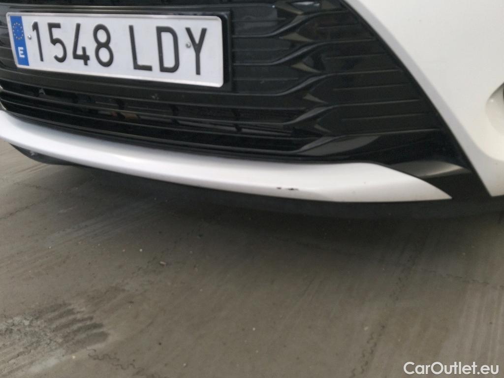  Toyota  Yaris TOYOTA  / 2017 / 5P / berlina con portón 1.5 100H Active #9
