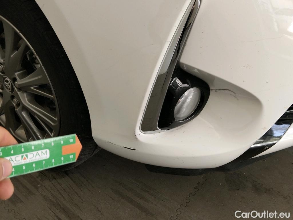  Toyota  Yaris TOYOTA  / 2017 / 5P / berlina con portón 1.5 100H Active #8