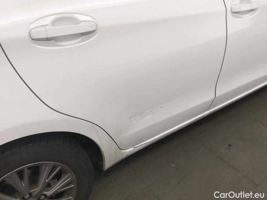  Toyota  Yaris TOYOTA  / 2017 / 5P / berlina con portón 1.5 100H Active #5