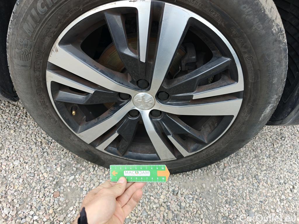  Peugeot  3008 PEUGEOT  / 2020 / 5P / todoterreno 1.5 BlueHDi 96kW S&S Allure Pack EAT8 #5