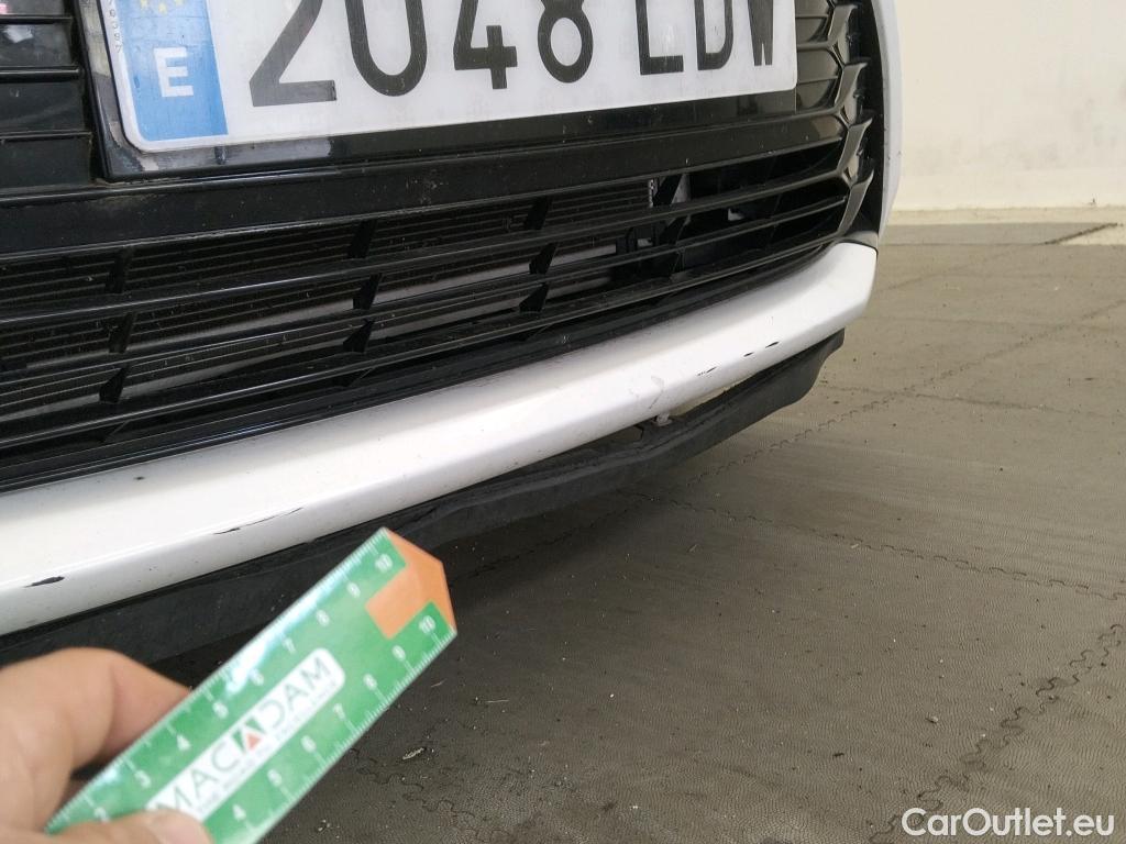  Toyota  Yaris TOYOTA  / 2017 / 5P / berlina con portón 1.5 100H Active #16