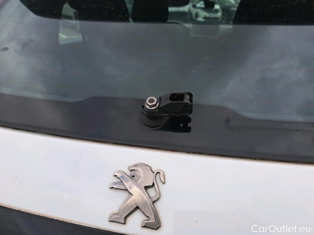  Peugeot  208 PEUGEOT  / 2019 / 5P / berlina con portón PureTech 73kW (100CV) Active Pack #40