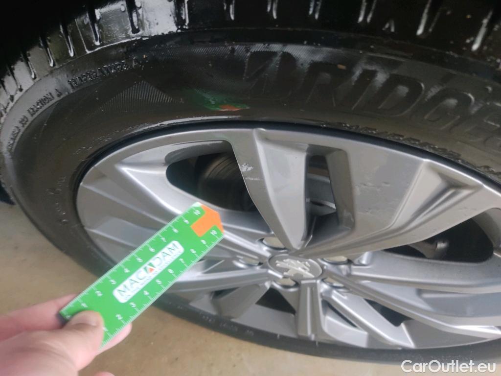  Peugeot  508 PEUGEOT  / 2018 / 5P / berlina con portón 5P Business Line BlueHDi 130 EAT8 (AC) #4