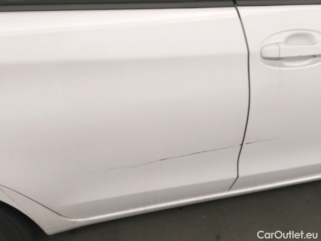  Toyota  Yaris TOYOTA  / 2017 / 5P / berlina con portón 1.5 100H Active #7