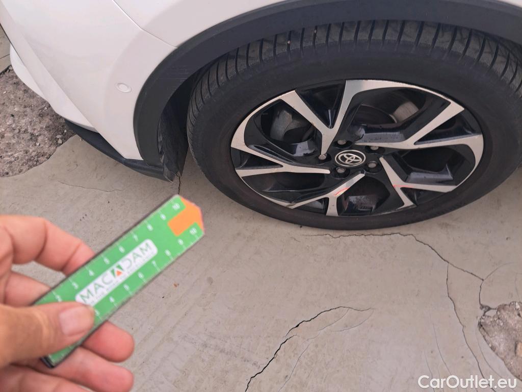  Toyota  C-HR TOYOTA  / 2019 / 5P / todoterreno 2.0 180H Advance Luxury #3