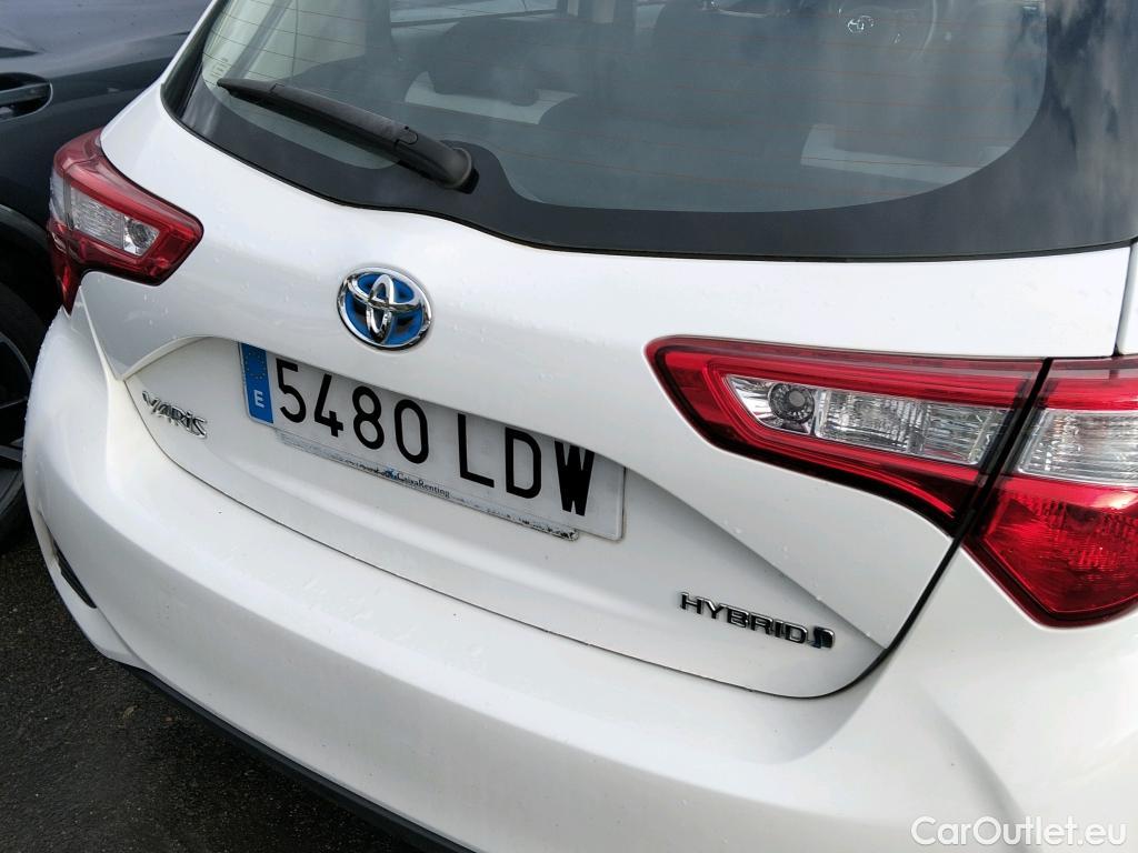  Toyota  Yaris TOYOTA  / 2017 / 5P / berlina con portón 1.5 100H Active #11