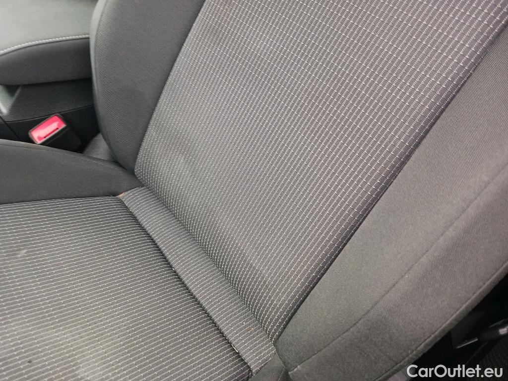  Volkswagen  Golf  VOLKSWAGEN / 2020 / 5P / berlina con portón 2.0 TDI 85kW (115CV) #16