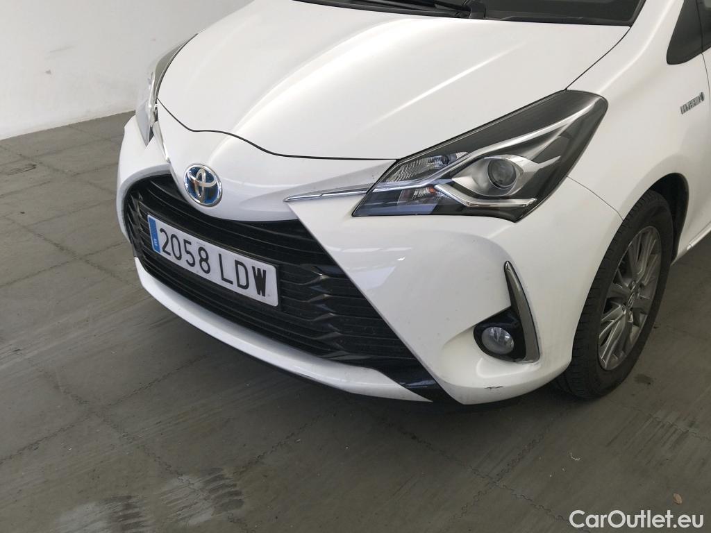  Toyota  Yaris TOYOTA  / 2017 / 5P / berlina con portón 1.5 100H Active #9