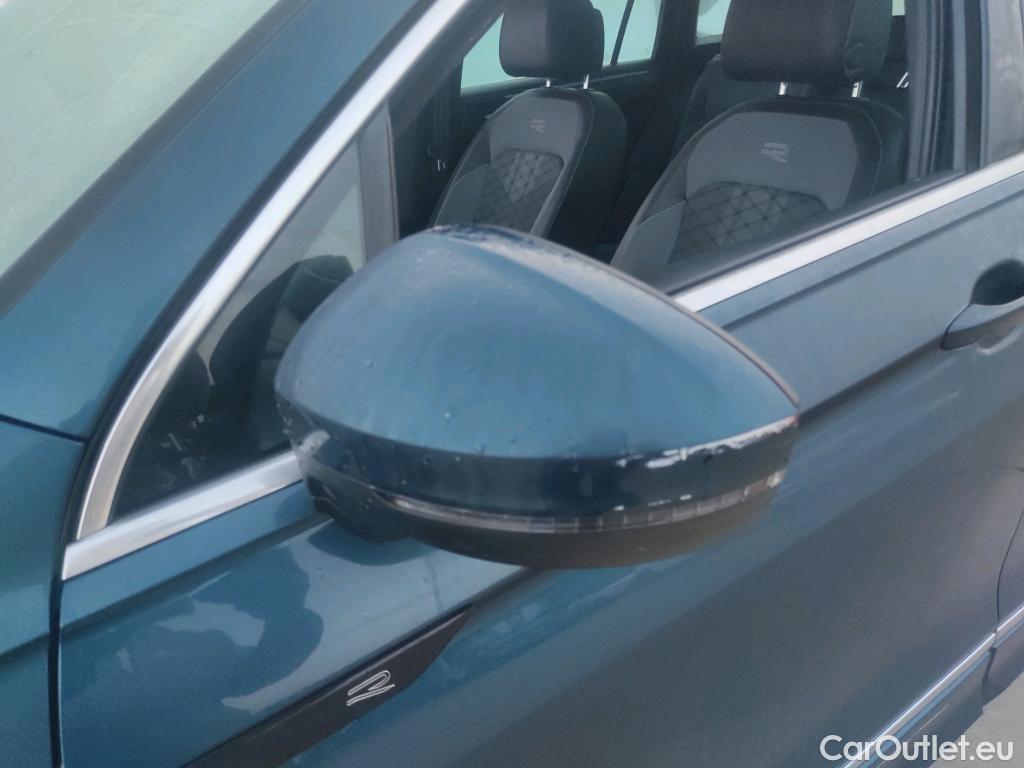  Volkswagen  Tiguan VOLKSWAGEN  / 2020 / 5P / todoterreno R-Line 2.0 TDI 110kW (150CV) DSG #26