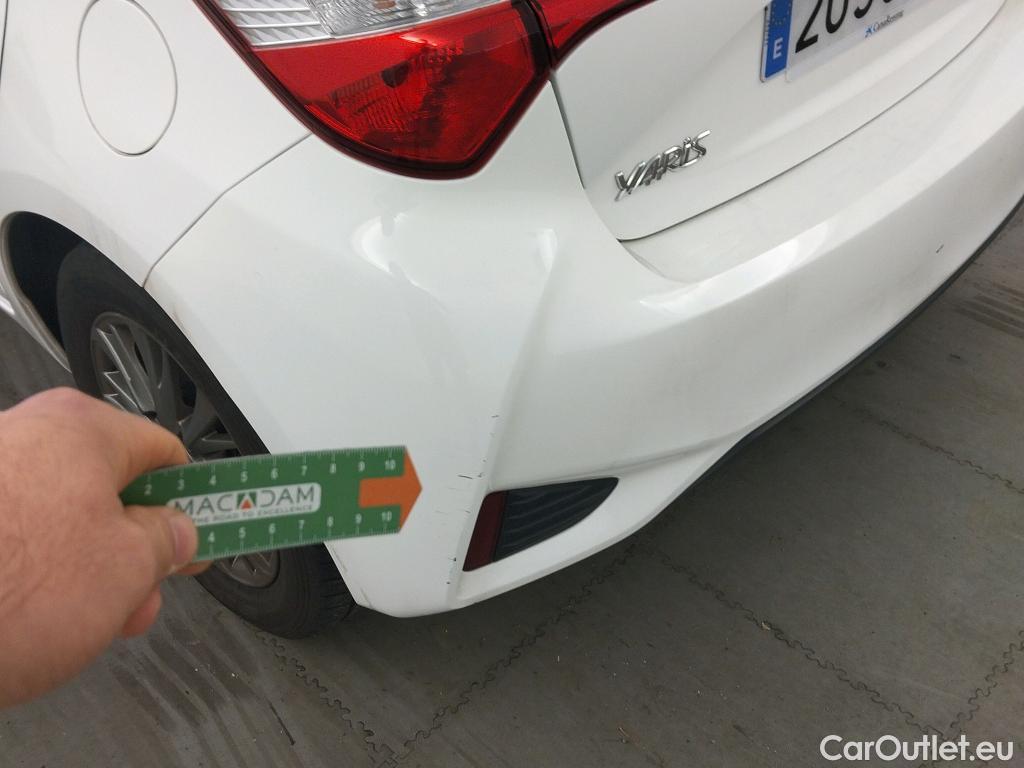  Toyota  Yaris TOYOTA  / 2017 / 5P / berlina con portón 1.5 100H Active #14