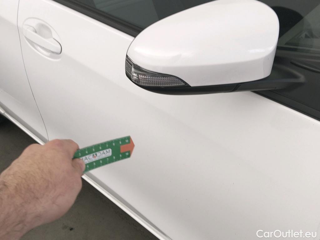  Toyota  Yaris TOYOTA  / 2017 / 5P / berlina con portón 1.5 100H Active #8