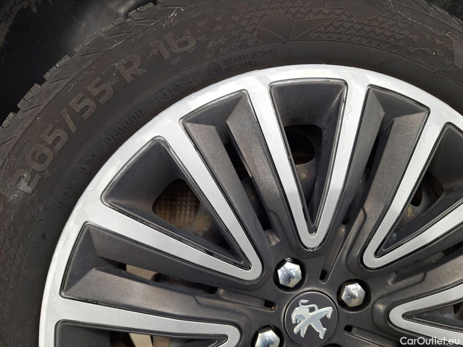  Peugeot  2008 Peugeot,  FL'16, Peugeot  1.2 Puretech 61kW S&S Active 5d #11