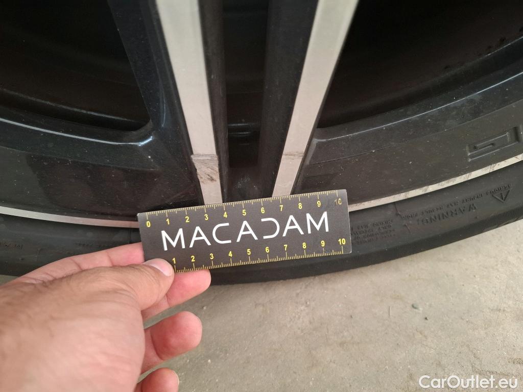  Mercedes  G-Klasee MERCEDES-BENZ GLC Coupe / 2019 / 5P / Coupé 2.0 GLC 300 E BUSINESS LINE 4MATIC #29