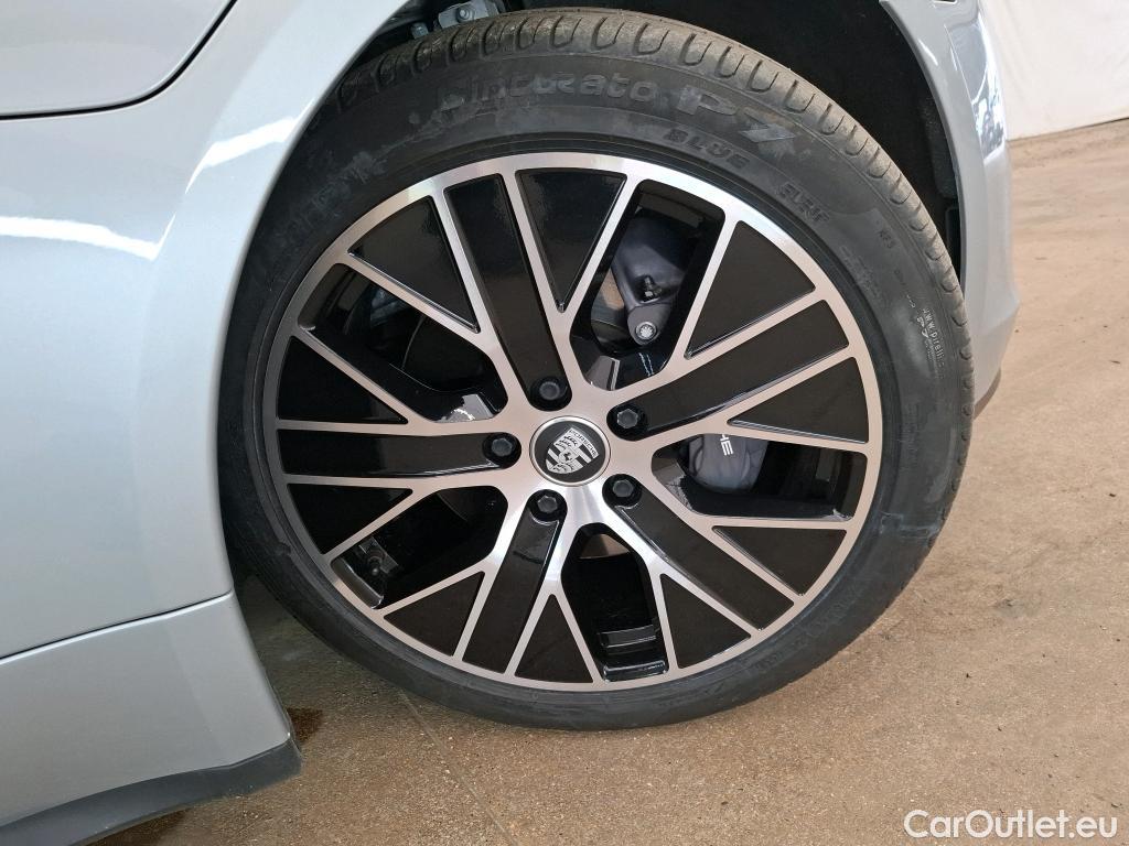  Porsche  Taycan  79kWh BVA #12