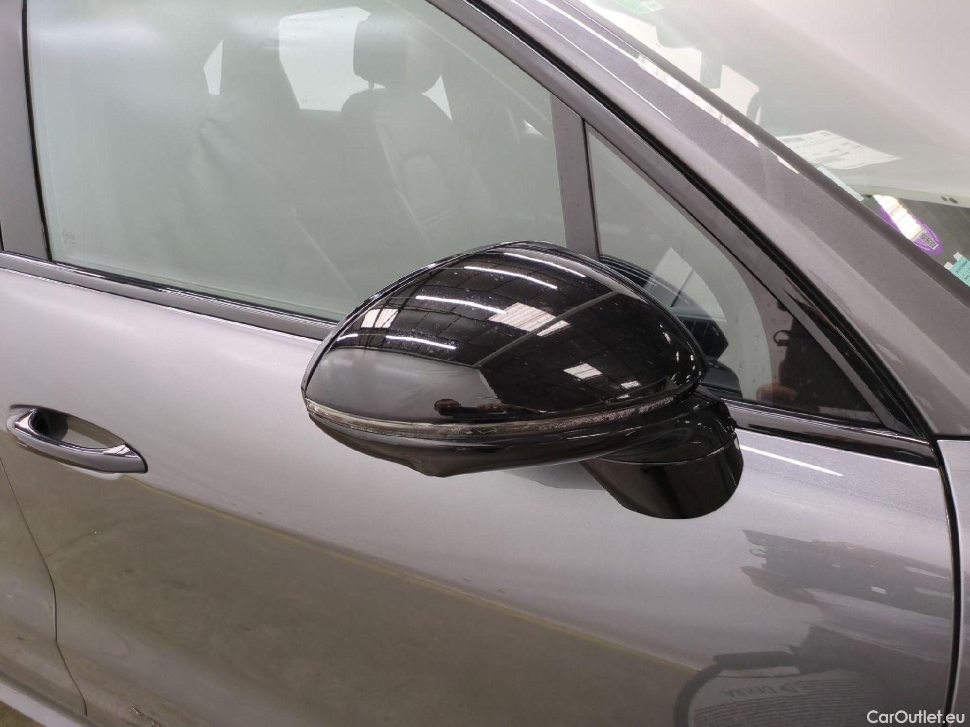  Porsche  Cayenne PORSCHE  / 2017 / 5P / SUV  E-Hybrid #9