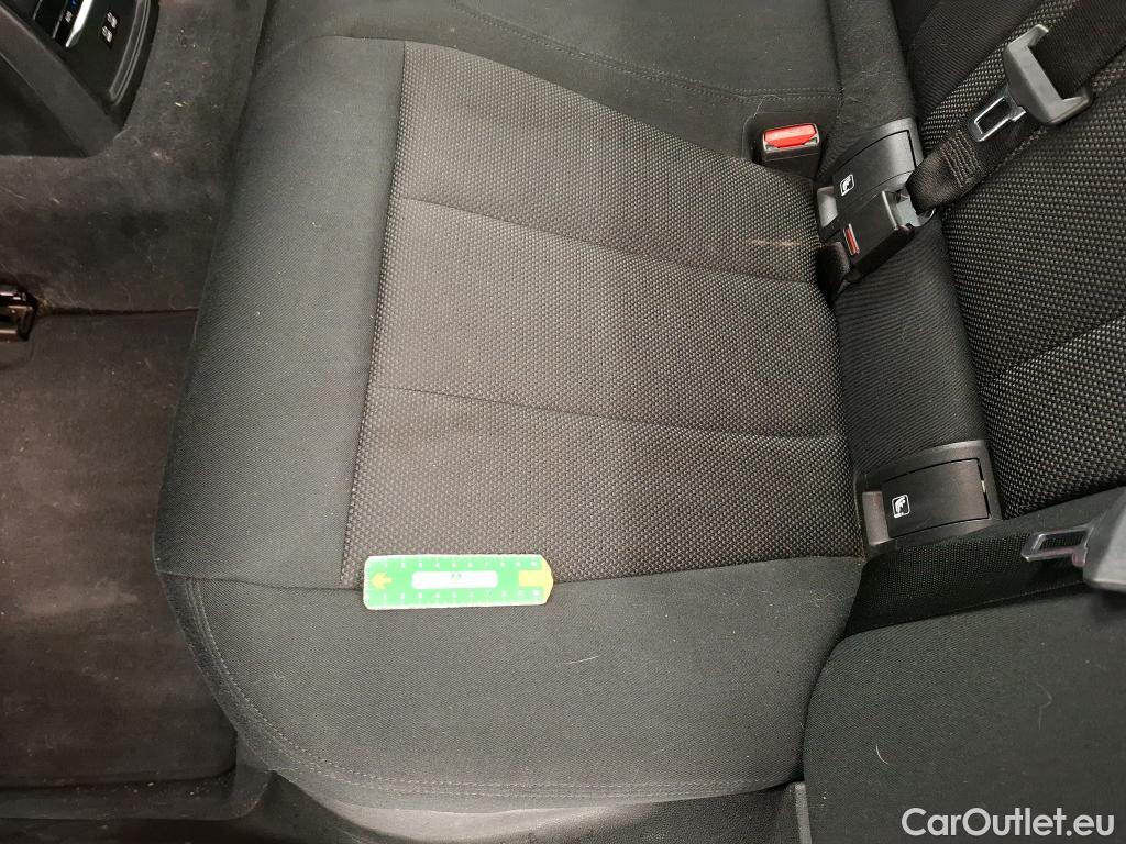  Bmw  Serie 3 BMW Série 3 Berline / 2018 / 4P / Berline 330e 292ch Business Design BVA8 Hybride #28