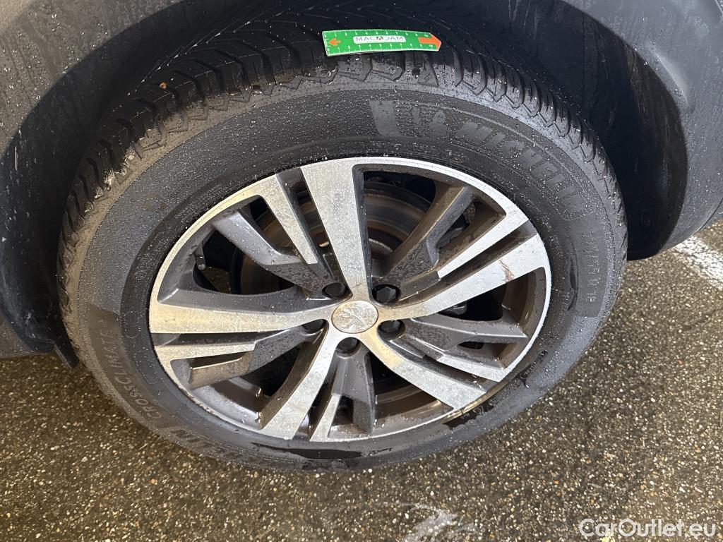  Peugeot  3008  Allure Pack 1.2 PureTech 130CV BVM6 E6d #3