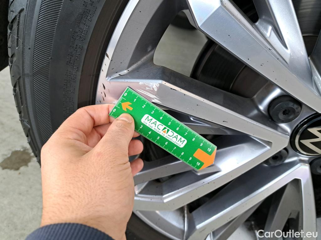  Volkswagen  T-ROC VOLKSWAGEN  / 2017 / 5P / SUV 1.5 TSI 150 EVO CARAT EXCLUSIVE DSG7 #28