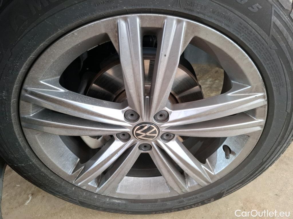  Volkswagen  T-CROSS VOLKSWAGEN  / 2018 / 5P / SUV 1.0 TSI 110ch DSG R-Line(SP) #28