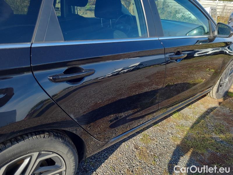  Hyundai  i30  (PD)(01.2017  ->)  kom.1.6CRDi 115 Smart #17