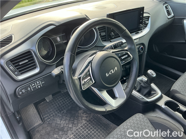  KIA  Cee'd Ceed 1.5 T-GDI 118 Spin #16