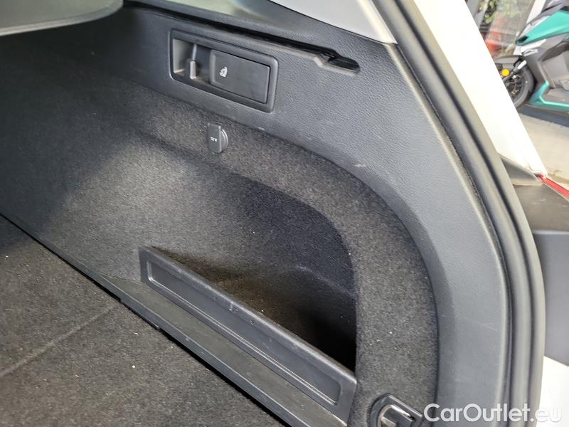  Volkswagen  Passat  Pas.Var.2.0TDI 110 Elegance AT #17