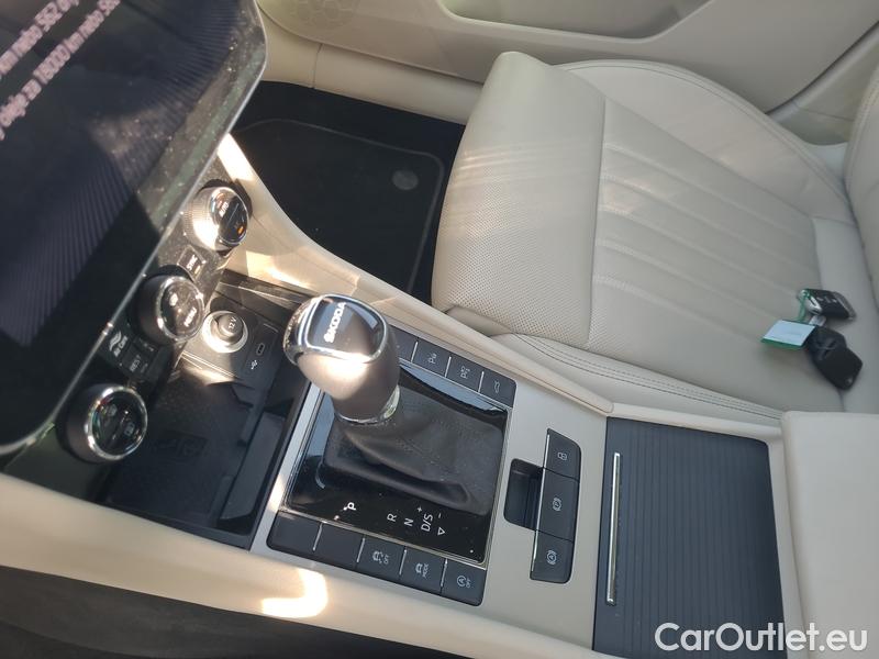  Skoda  Superb  Combi (3V5)(2015) Supe.2.0TDI 147 L&K Combi Aut #17