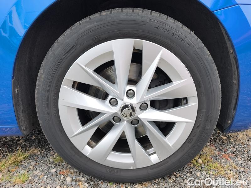  Skoda  Octavia  Combi (NX3)(2020) Oct.C.2.0TDI 110 4x4 Style AT #21