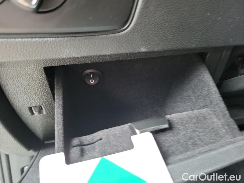  Volkswagen  Passat  Pas.Var.2.0TDI 110 Elegance AT #22