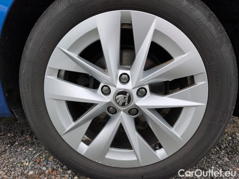  Skoda  Octavia  Combi (NX3)(2020) Oct.C.2.0TDI 110 4x4 Style AT #4