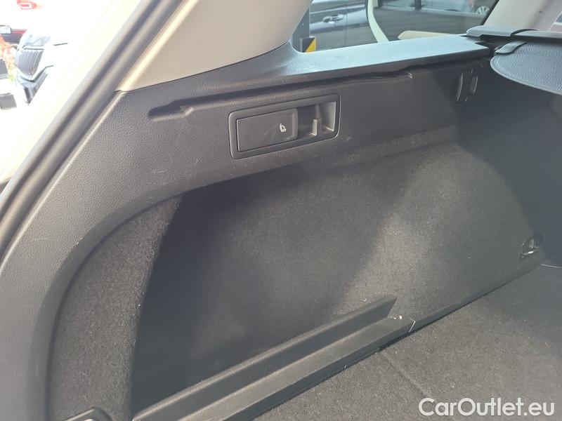  Volkswagen  Passat  Pas.Var.2.0TDI 110 Elegance AT #18