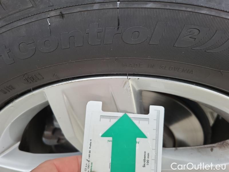  Volkswagen  Passat  Pas.Var.2.0TDI 110 Elegance AT #9