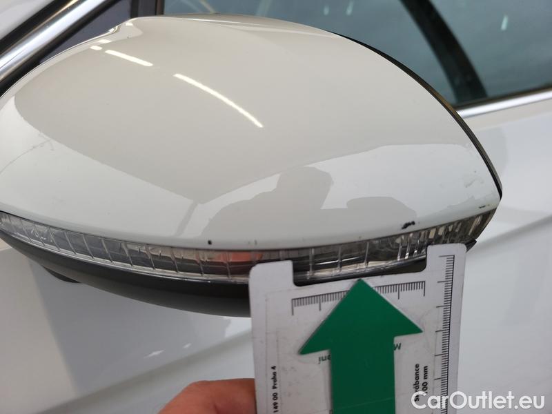  Volkswagen  Passat  Pas.Var.2.0TDI 110 Elegance AT #5