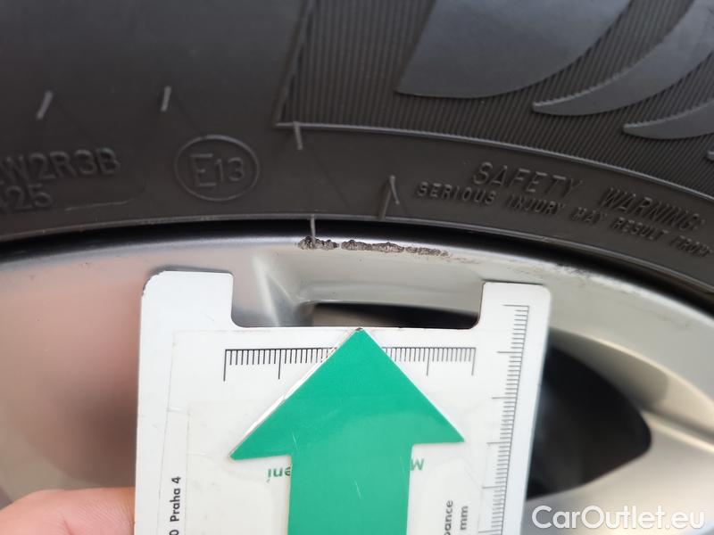  Volkswagen  Passat  Pas.Var.2.0TDI 110 Elegance AT #23